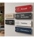 Plaques signalétiques bicolores personnalisées avec gravure laser