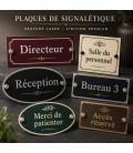 Plaques signalétiques personnalisées avec finitions contrastées premium