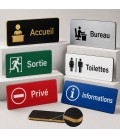 Plaques signalétiques personnalisées en plastique bicouche gravées pour accueil et bureaux